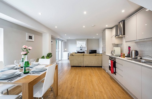 Church End Casa | Cosy Two Bed 2.5 Bath House (En-Suite)
