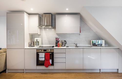 Church End Casa | Cosy Two Bed 2.5 Bath House (En-Suite)