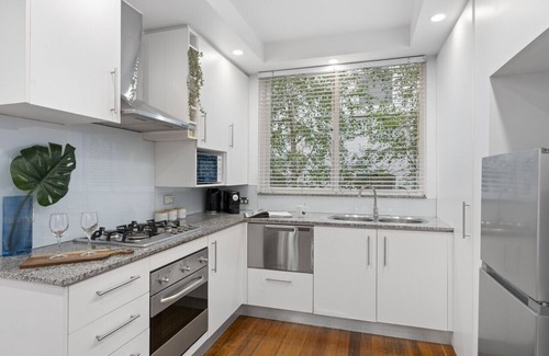 South Yarra Apartamento | South Yarra Sleek: Urban Pad