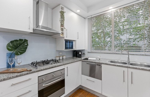 South Yarra Apartamento | South Yarra Sleek: Urban Pad