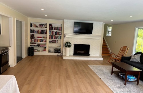 Southbury Apartamento | Southbury Charming Studio Retreat on Beautiful Grounds — Sleeps 4