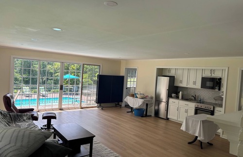 Southbury Apartamento | Southbury Charming Studio Retreat on Beautiful Grounds — Sleeps 4