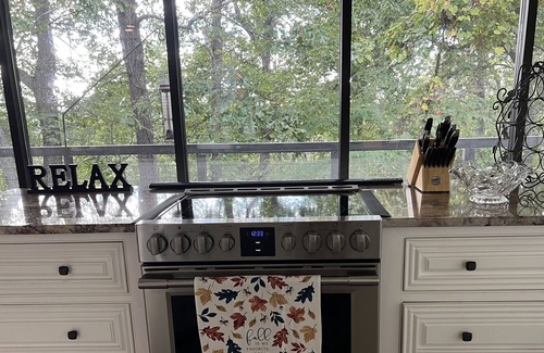 Goodlettsville Chalet De Esquí | Southern Chalet close to Nashville offers a peaceful retreat.