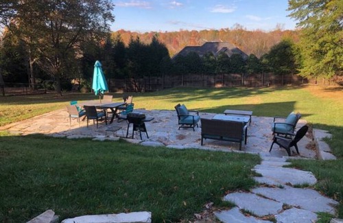 Hickory Cabaña | Southern Charm Cottage- Historic 2 bed 1 bath refuge in Hickory