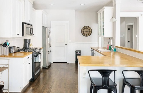 Hope Gardens Casa | Southern Charm: Downtown, Walk to Farmers Market & Printers Alley!