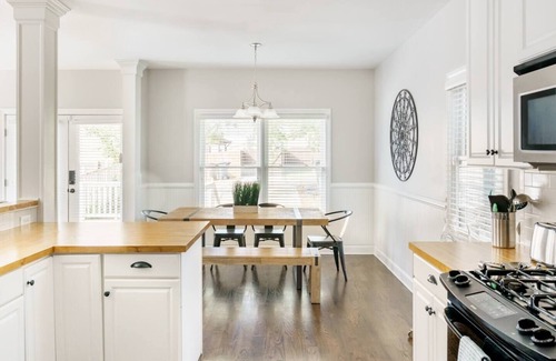 Hope Gardens Casa | Southern Charm: Downtown, Walk to Farmers Market & Printers Alley!