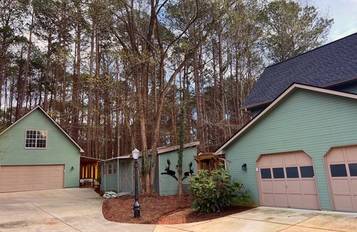 Peachtree City Casa | Southern Charm in Peachtree City Georgia FULLY FURNISHED and GOLF CART INCLUDED