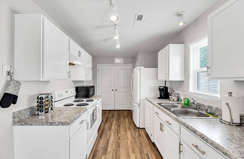 Winston - Salem Casa | 3 Bedroom -1 mile from Mall and Hospital. - Long Term Allowed
