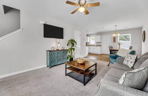 Winston - Salem Casa | 3 Bedroom -1 mile from Mall and Hospital. - Long Term Allowed