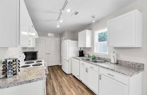 Winston - Salem Casa | 3 Bedroom -1 mile from Mall and Hospital. - Long Term Allowed