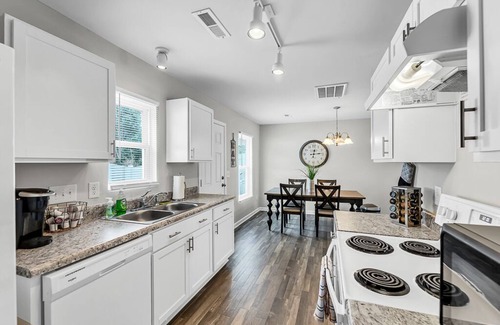 Winston - Salem Casa | 3 Bedroom -1 mile from Mall and Hospital. - Long Term Allowed