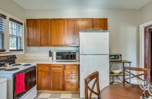 Germantown Casa | Southern Charm: Minutes away from downtown w/a cozy porch swing