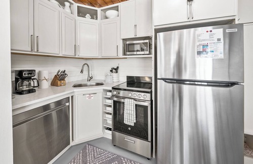 Laguna Beach Estates Cabaña | Southern Colour, A Stylish Coastal Beach Retreat Across From the Beach!