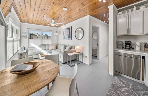 Laguna Beach Estates Cabaña | Southern Colour, A Stylish Coastal Beach Retreat Across From the Beach!
