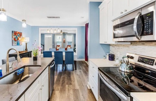 Eastside Casa | Southern Comfort - Beautiful home minutes to Downtown, Forsyth Park, Tybee Beach
