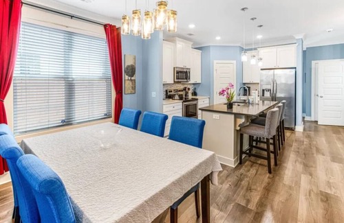 Eastside Casa | Southern Comfort - Beautiful home minutes to Downtown, Forsyth Park, Tybee Beach