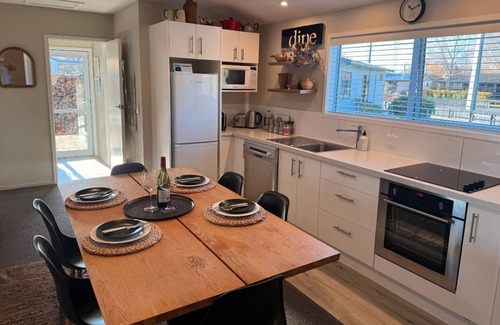 Twizel Casa | Southern Comfort in Twizel. Free WIFI, Fire, Walk to Town