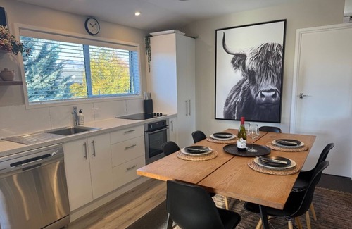 Twizel Casa | Southern Comfort in Twizel. Free WIFI, Fire, Walk to Town