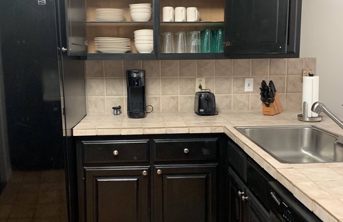 North San Antonio - SAT Casa | Southern Comfort in Convenient Quiet Neighborhood w/hot tub