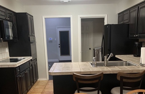 North San Antonio - SAT Casa | Southern Comfort in Convenient Quiet Neighborhood w/hot tub