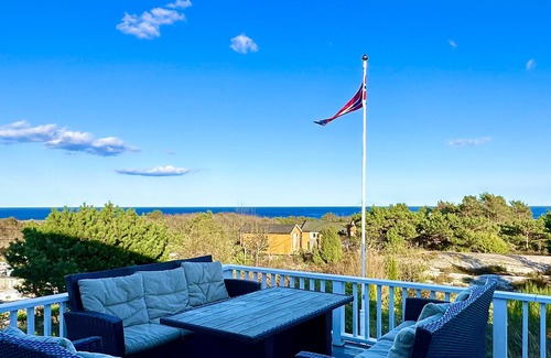 Lillesand Casa | Southern cottage with terrace and magnificent view