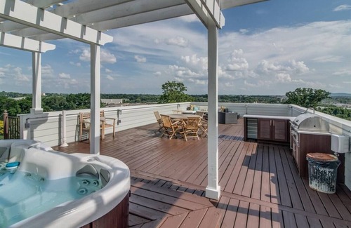 Shelby Hills Casa | Southern Inspiration Nash Style-4th Night FREE!