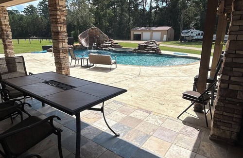 Conroe Apartamento | Southern Pines Estate, 9 bedrooms, pool, hot tub, stocked pond near Lake Conroe