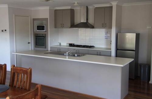 Canning Vale Casa | Southern River Family Accommodation. Free WiFi