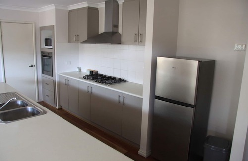 Canning Vale Casa | Southern River Family Accommodation. Free WiFi