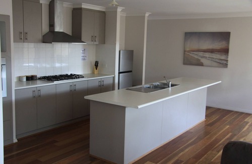 Canning Vale Casa | Southern River Family Accommodation. Free WiFi