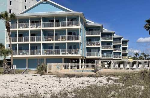 Gulf Shores Condominio | Southern Sands 303 2 Bedroom Condo by RedAwning