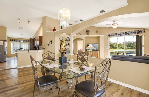 Eagle Pointe South Casa | ORIENTACIÓN SUR Piscina, vista al lago, 4 baños BR-2, recientemente renovado, a 10 minutos de Disney