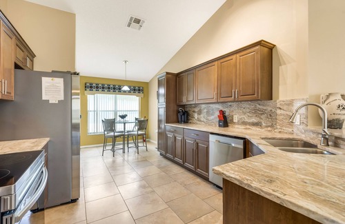 Eagle Pointe South Casa | ORIENTACIÓN SUR Piscina, vista al lago, 4 baños BR-2, recientemente renovado, a 10 minutos de Disney