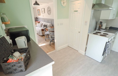 Louth Cabaña | SOUTHFIELDS ANNEX, pet friendly, with a garden in Louth
