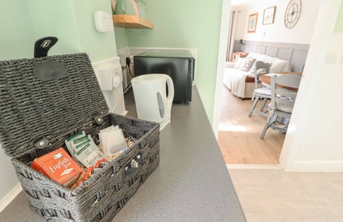Louth Cabaña | SOUTHFIELDS ANNEX, pet friendly, with a garden in Louth