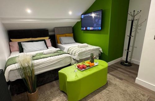 Elland Apartamento | Southgate Luxury Apartments-Jaquzzi Bath-Private Parking- 2 Min M62