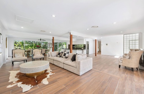 Southport Casa | Southport Poolside Paradise