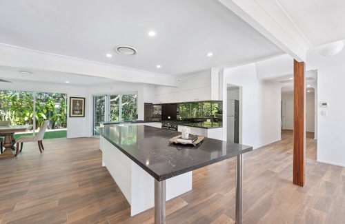 Southport Casa | Southport Poolside Paradise