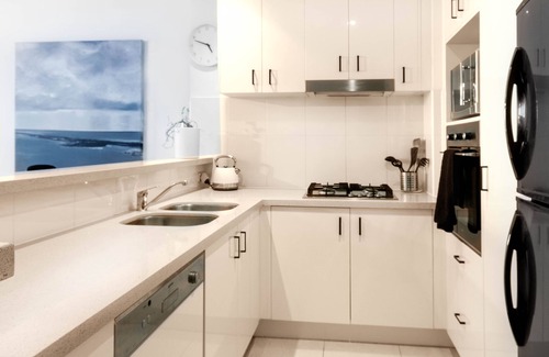 Southport Apartamento | Southport Sea Views, piscina, sauna, gimnasio y cerca de tiendas, cafeterías y restaurantes.