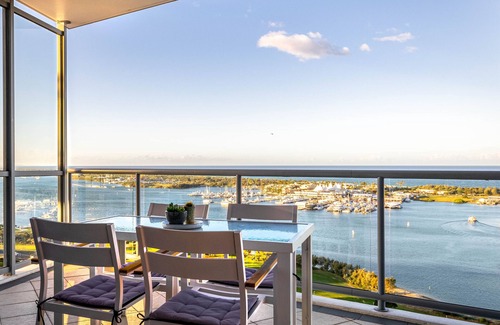 Southport Apartamento | Southport Sea Views, piscina, sauna, gimnasio y cerca de tiendas, cafeterías y restaurantes.