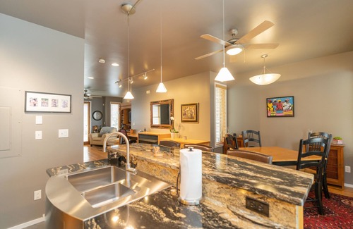 Downtown Chattanooga Casa | Southside's Sunset Haven. Rooftop Deck. Perfect for Couples & Families w/ Kids!