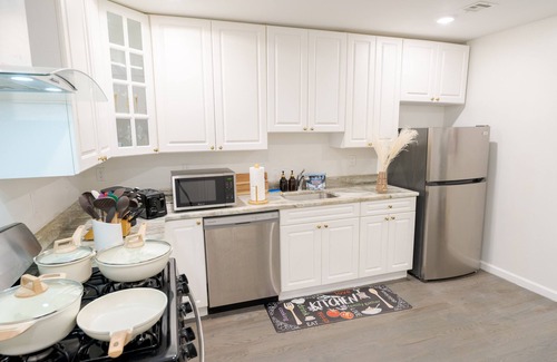 East Orange Casa | Sovereign Cottage-Parking , Self Check-in & Wifi