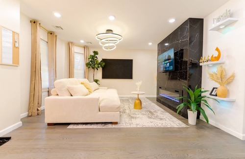East Orange Casa | Sovereign Cottage-Parking , Self Check-in & Wifi