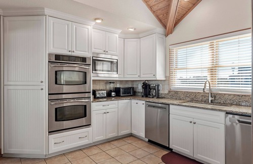 Currituck County Casa | Sovereign of the Seas: Oceanfront/Hot Tub/Dogs OK