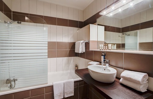 L'Isle-sur-la-Sorgue Hotel | Domaine de la petite Isle - Luberon