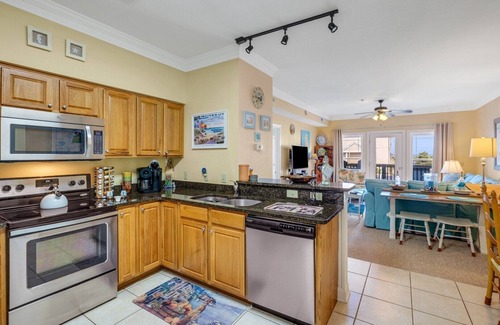 Kill Devil Hills Condominio | Condominio bien equipado al otro lado de la calle de la playa! ¡Piscina, vistas y más! (SP202 - Sea Grace)