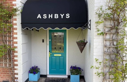 Portsmouth Casa | Spa getaway by Sea sleeps 20