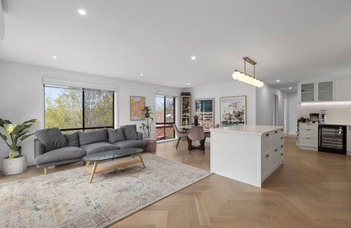 Belmont Apartamento | Spa Haus- 2 King Bedrooms, Private Spa, Pets welcome