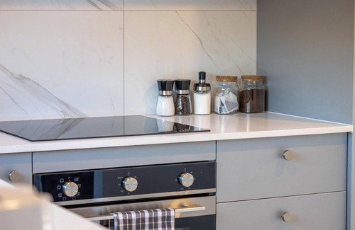 Linwood Casa | Spa Hideaway in Central City + Parking !