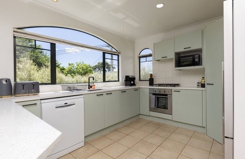 Greenlane - Ellerslie Casa | Spa, Movies, Pool table, Table tennis - Ellerslie!